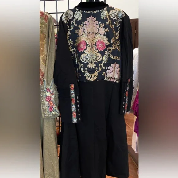 Aratta The Heart of Autumn Elegant Black Coat - Picture 5 of 7